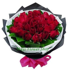 Black paper wrapped bouquets - Unique Floral Designs for Summer black-paper-003