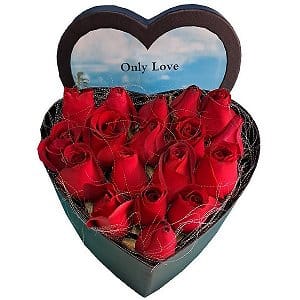 Black paper wrapped bouquets - Unique Floral Designs for Summer black-paper-004