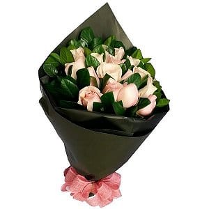 Black paper wrapped bouquets - Unique Floral Designs for Summer black-paper-005