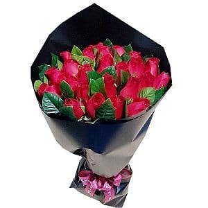 Black paper wrapped bouquets - Unique Floral Designs for Summer black-paper-008