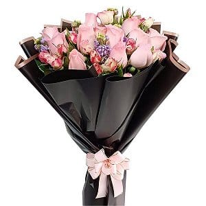 Black paper wrapped bouquets - Unique Floral Designs for Summer black-paper-009